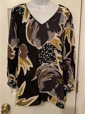 Layfayette 148 New York 100% Silk V- Neck Womens Pullover Blouse Size Medium NWT
